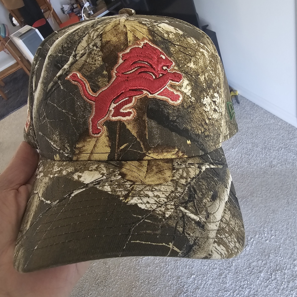 Adjustable Size Hat - RealTree New Era NFL Lions Red Logo Hat
